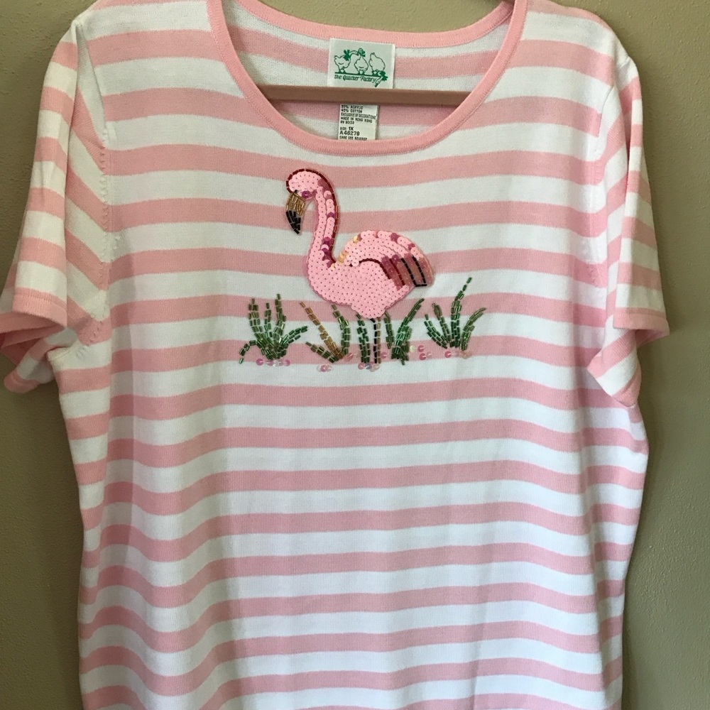 Quacker Factory 1X summer knit top with pink Flamingo